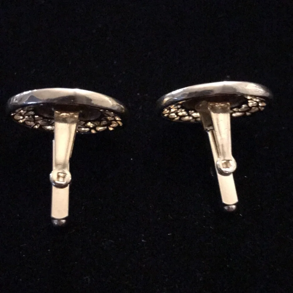 3/$15 ⭐️ Vtg gold tone unbranded cuff links filigree w/ oval. Cufflinks (I)